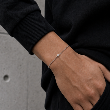 Single Chain Bracelet in silver with bezel-set lab-grown diamond — close-up
