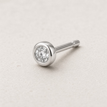 Single Stud earring in silver with bezel-set lab-grown diamond — studio