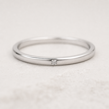Thin Band in silver with lab-grown diamond — studio